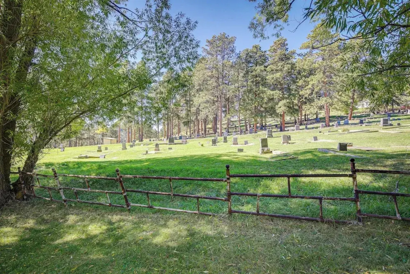 Lead Hideaway w/ Fireplace, Grill & Deck!