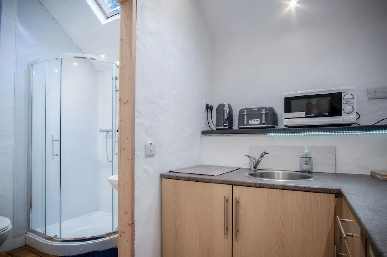 The Anchor Light - Freshwest Beach Retreat