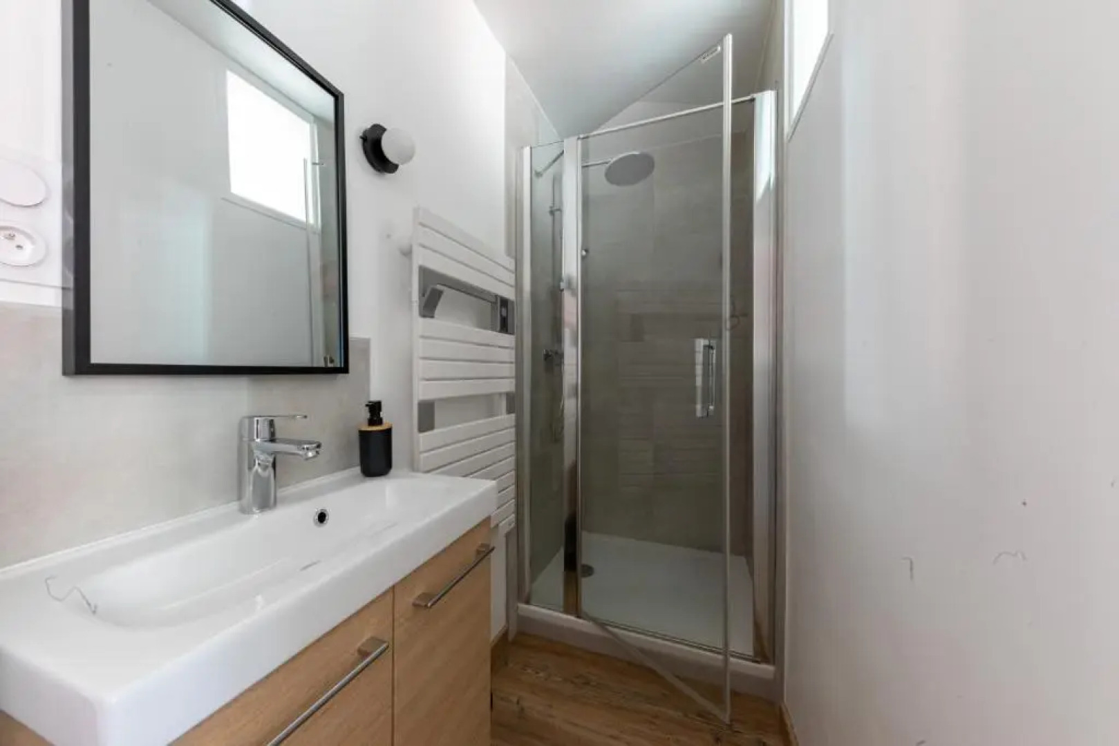 NOUVEAU - T2 Industriel - Quartier historique - WiFi - Parking - Netflix