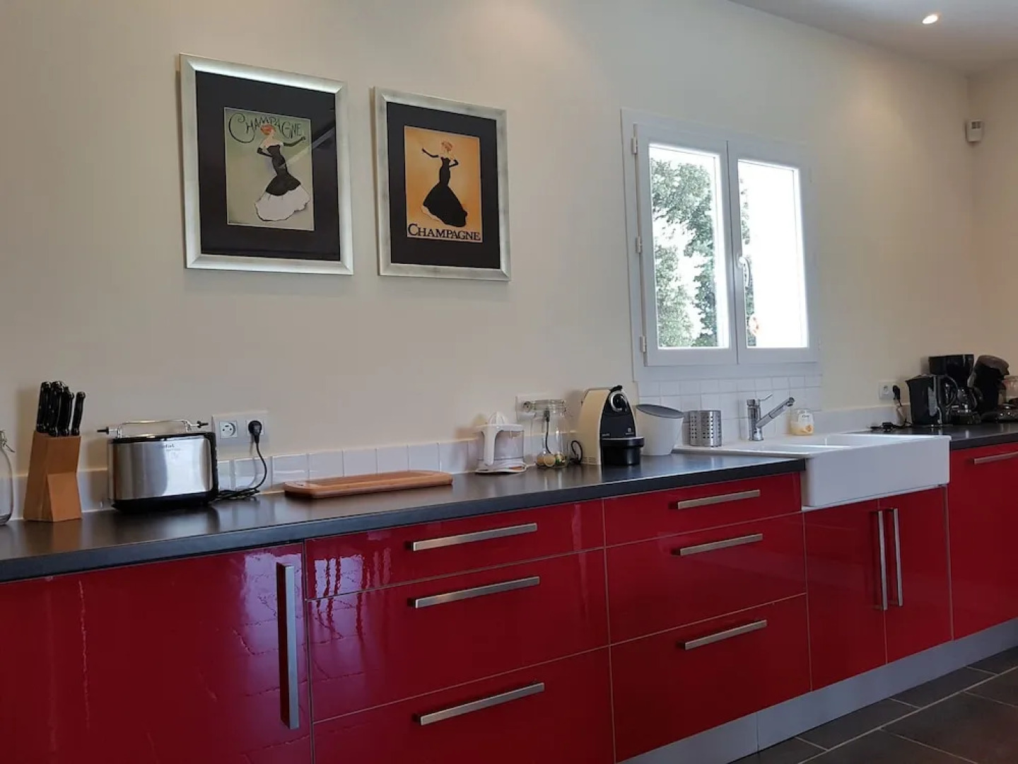 Charming Villa in Escales With Jacuzzi