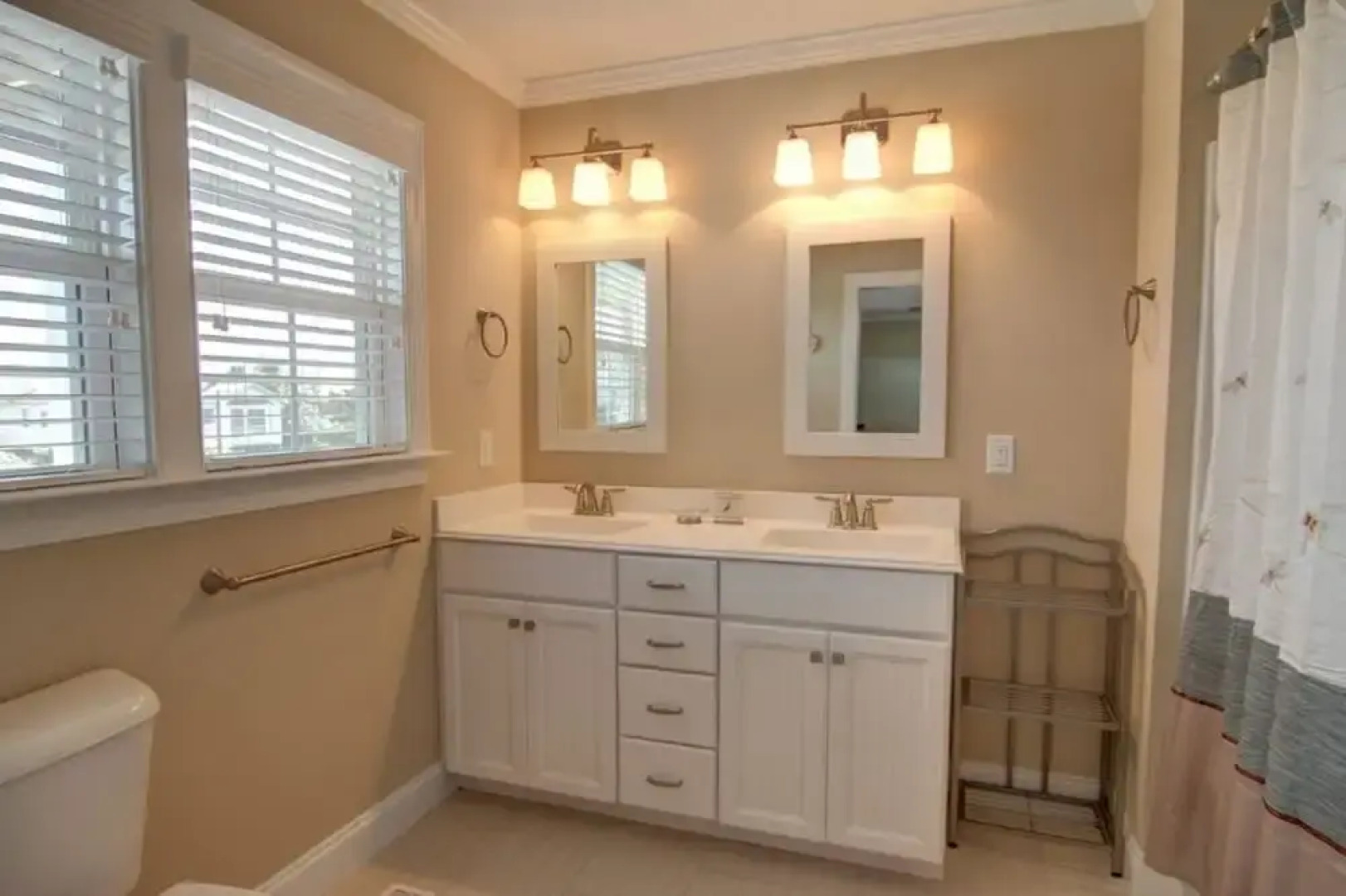 Welcome  4 Bedroom Home by RedAwning