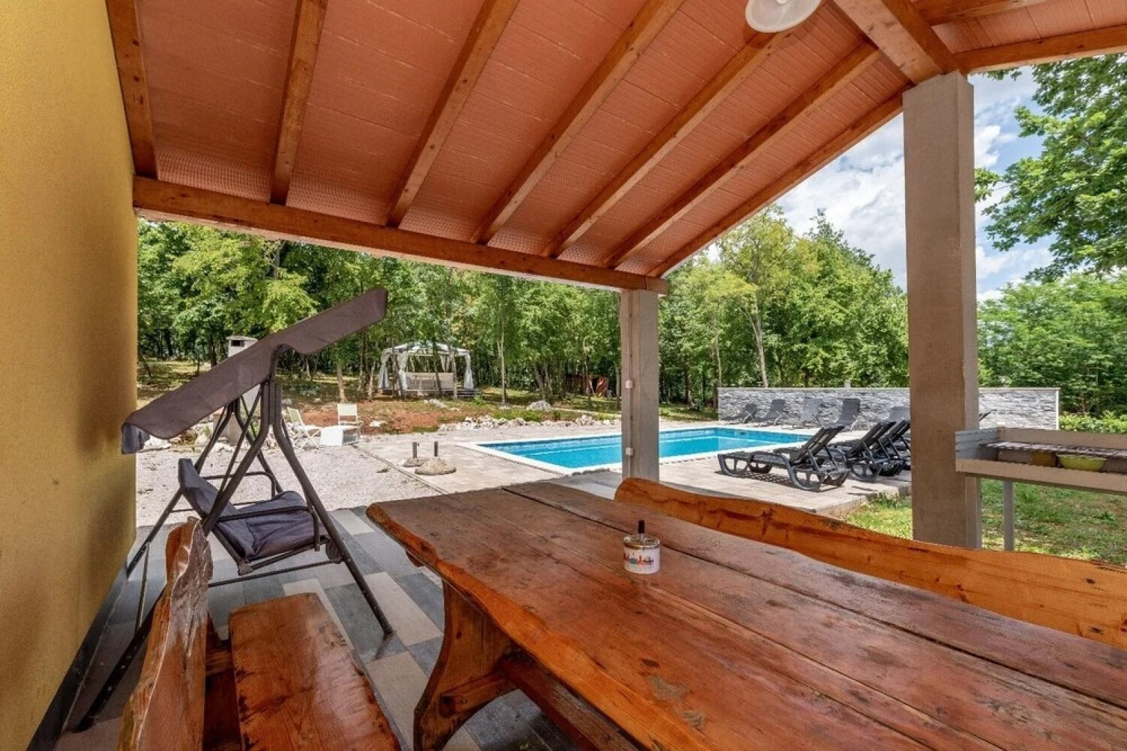 Vladimirg - Surrounded by Nature - H