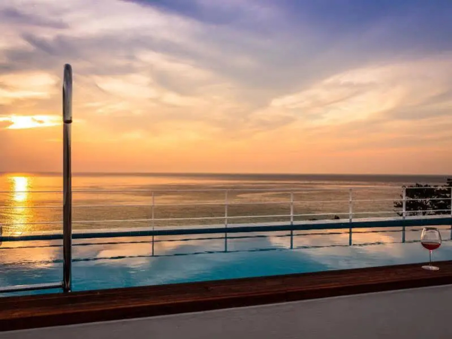 Cobeach Poolvilla Esmeralda