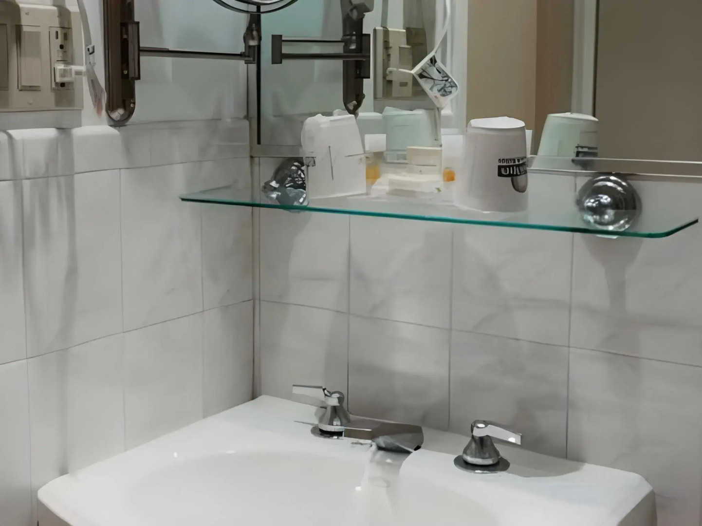 Night Hotel Broadway