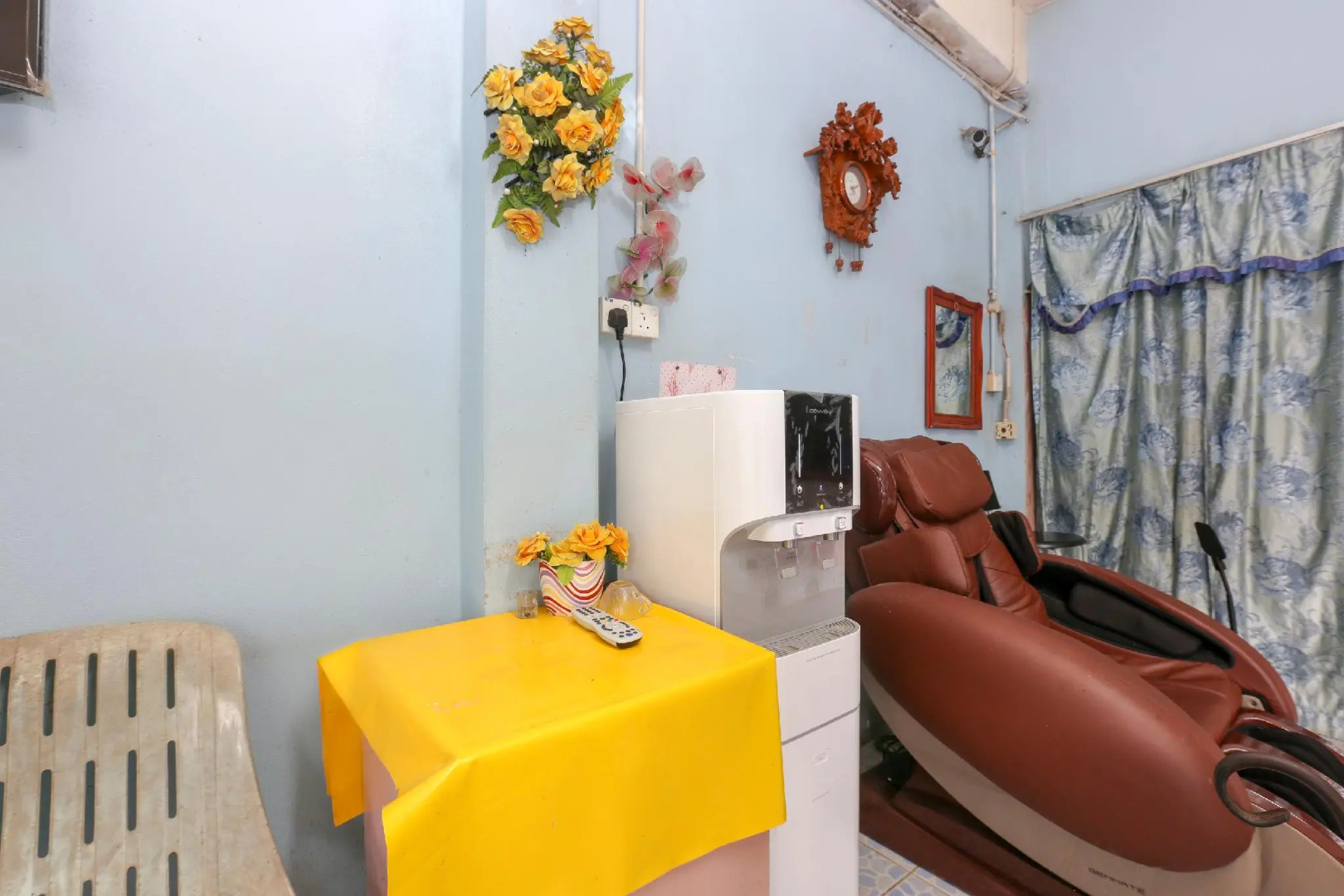 OYO 90048 Damika Hotel