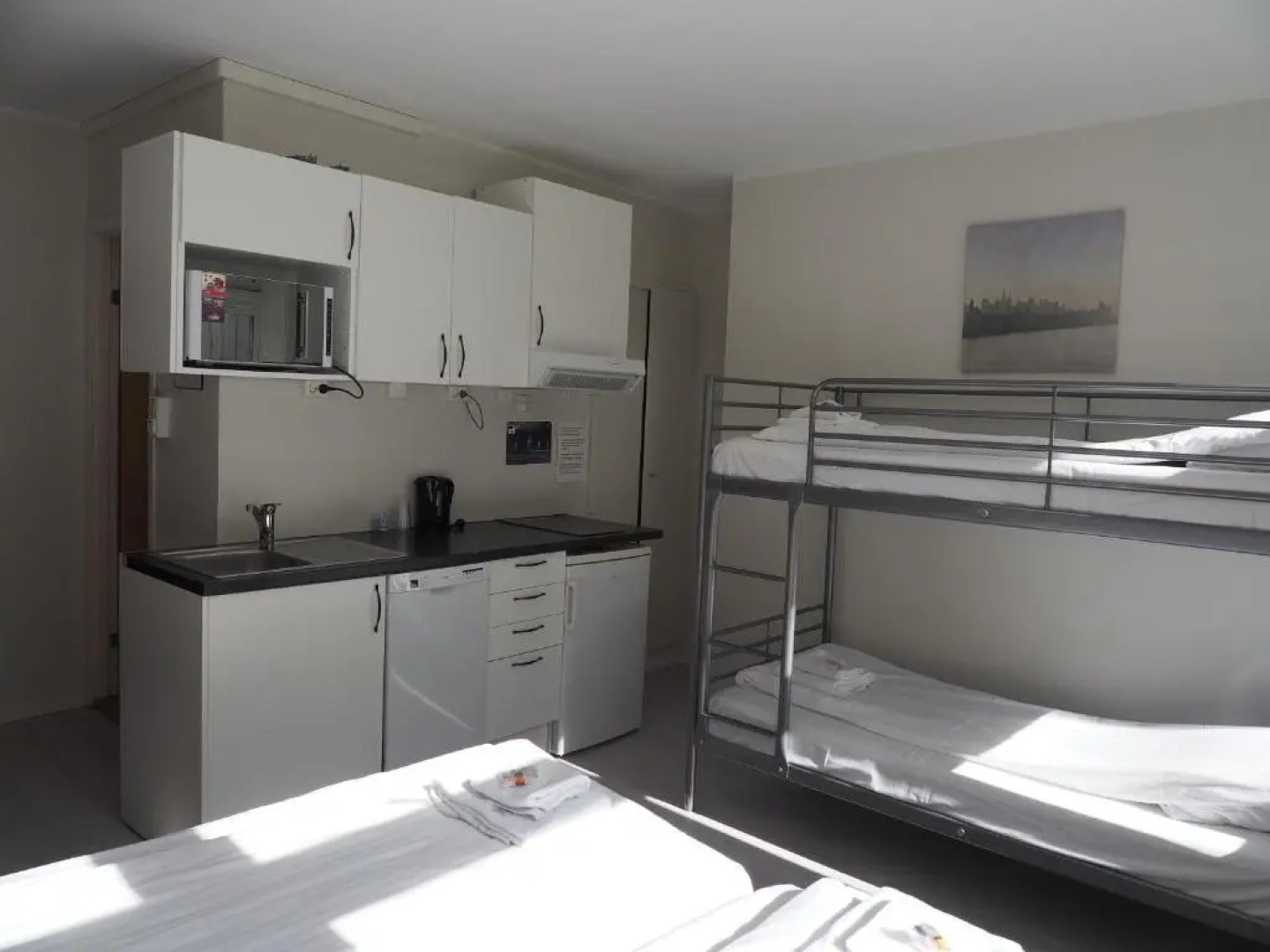 BREEZE Hotel Victoria - Self-Service