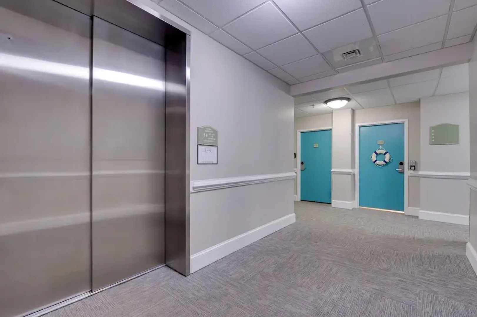 Resort Amenities & Beach Access: Huddleston Condo