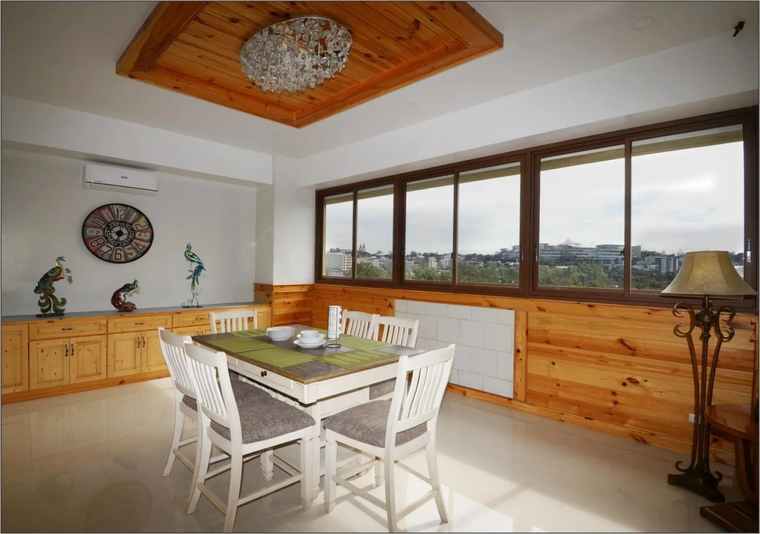 Paragon Hotel and Suites