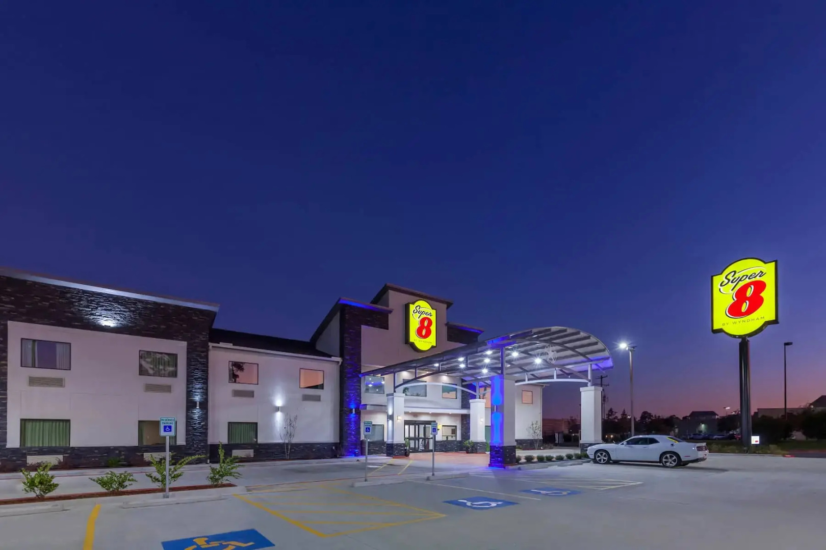 Super 8 by Wyndham Kingwood Houston North