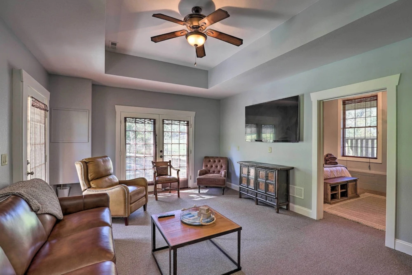 Game Room, Theater + Deck: Burnsville Cabin!