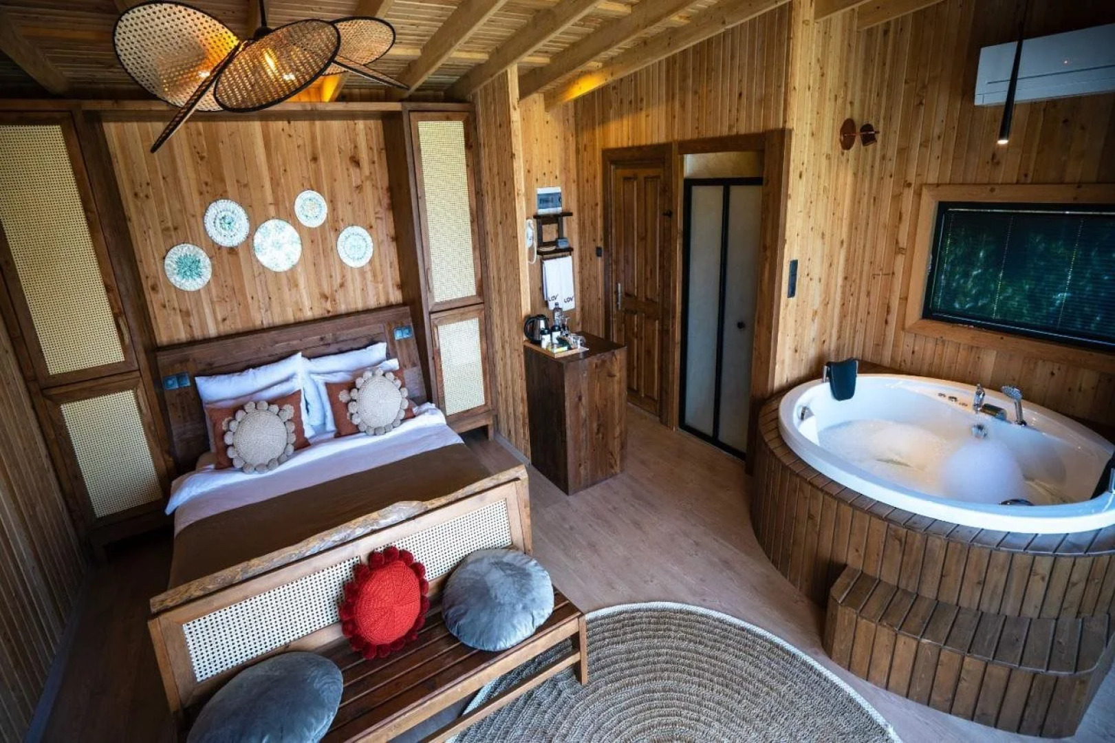 Lov Faralya (+16 Adults Only)