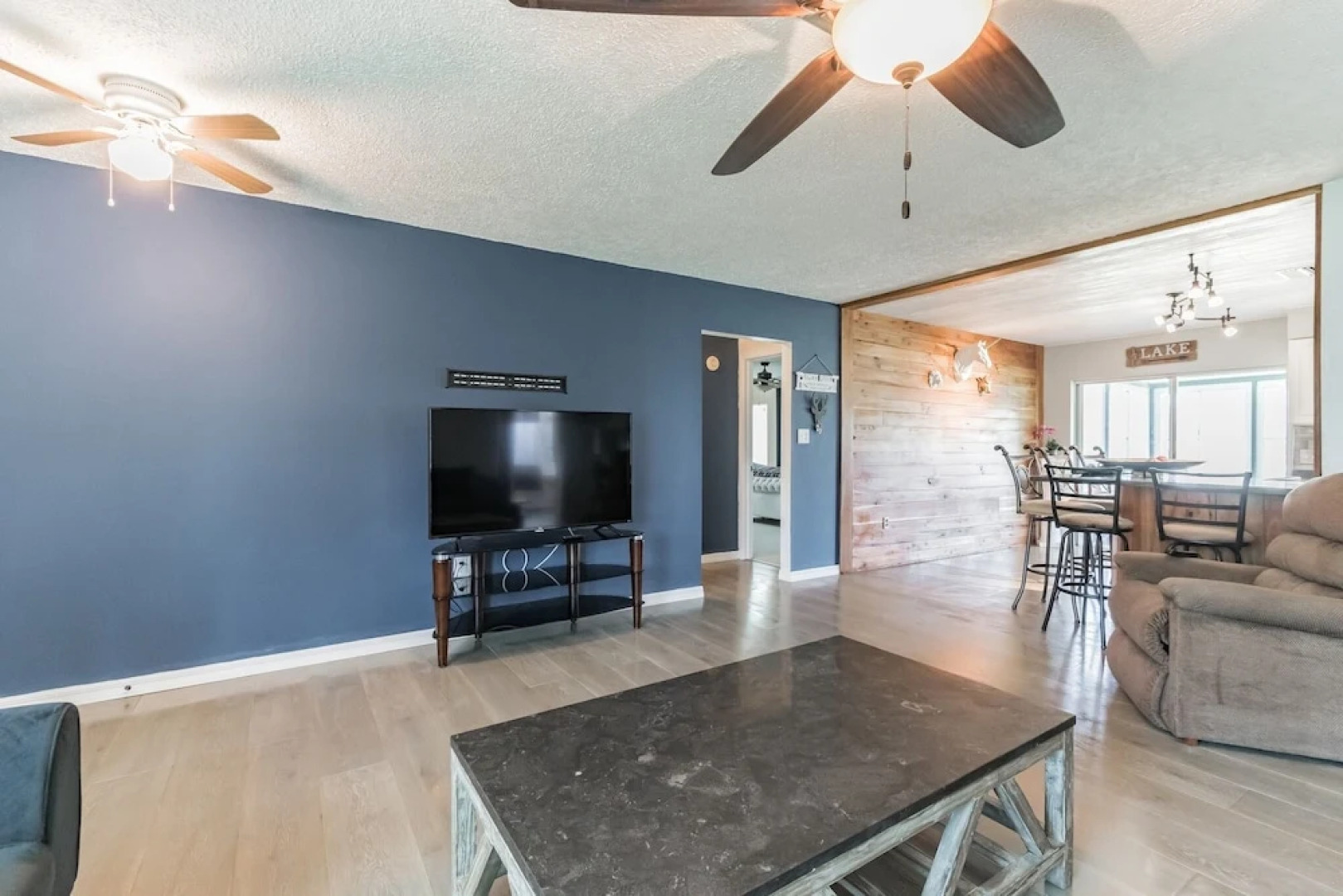 The Lake Home - Beautiful Oasis In The Heart Of Florida! 2 Bedroom Home by RedAwning