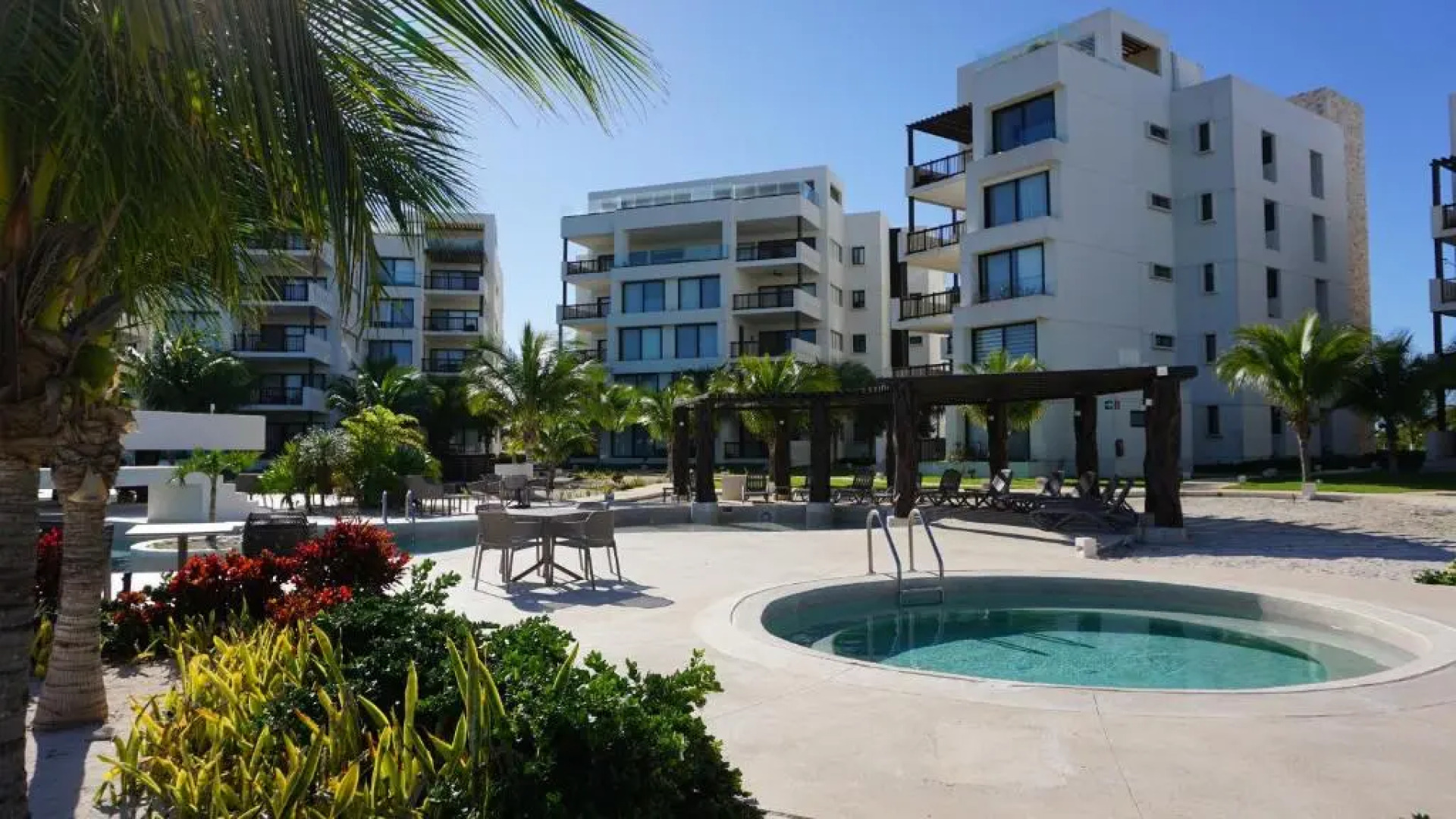 Playa, Selva, Cenotes, Ruinas, Marina todo a 5 km