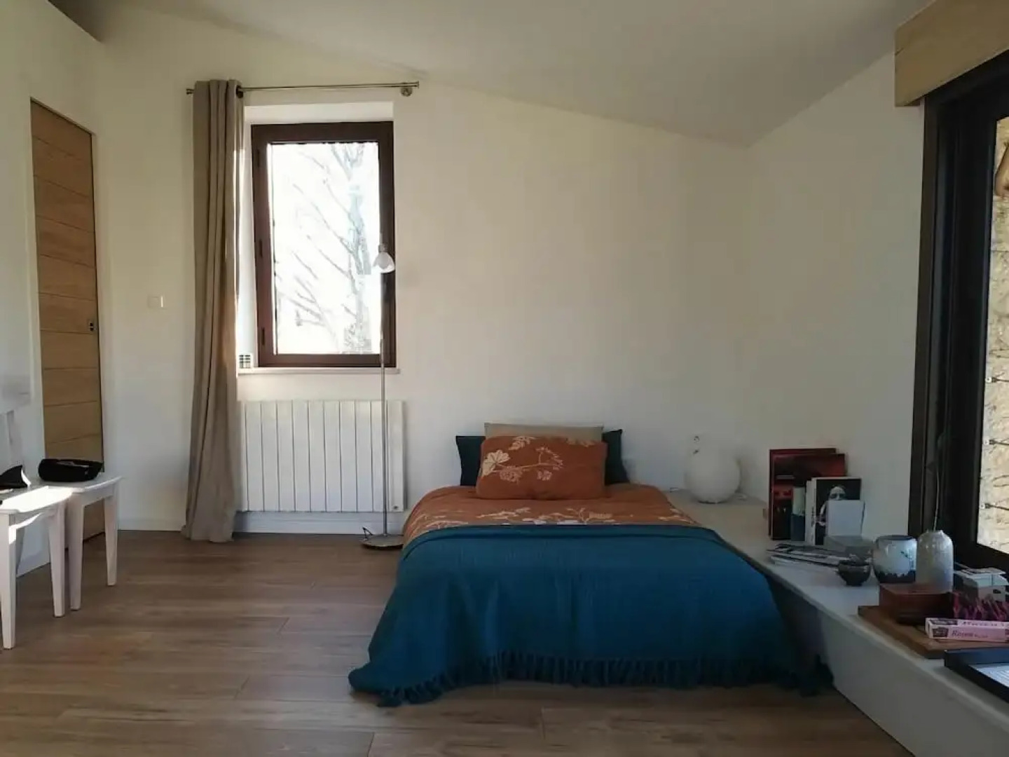 Bright, Modern Loft Comfortable Vacation Home