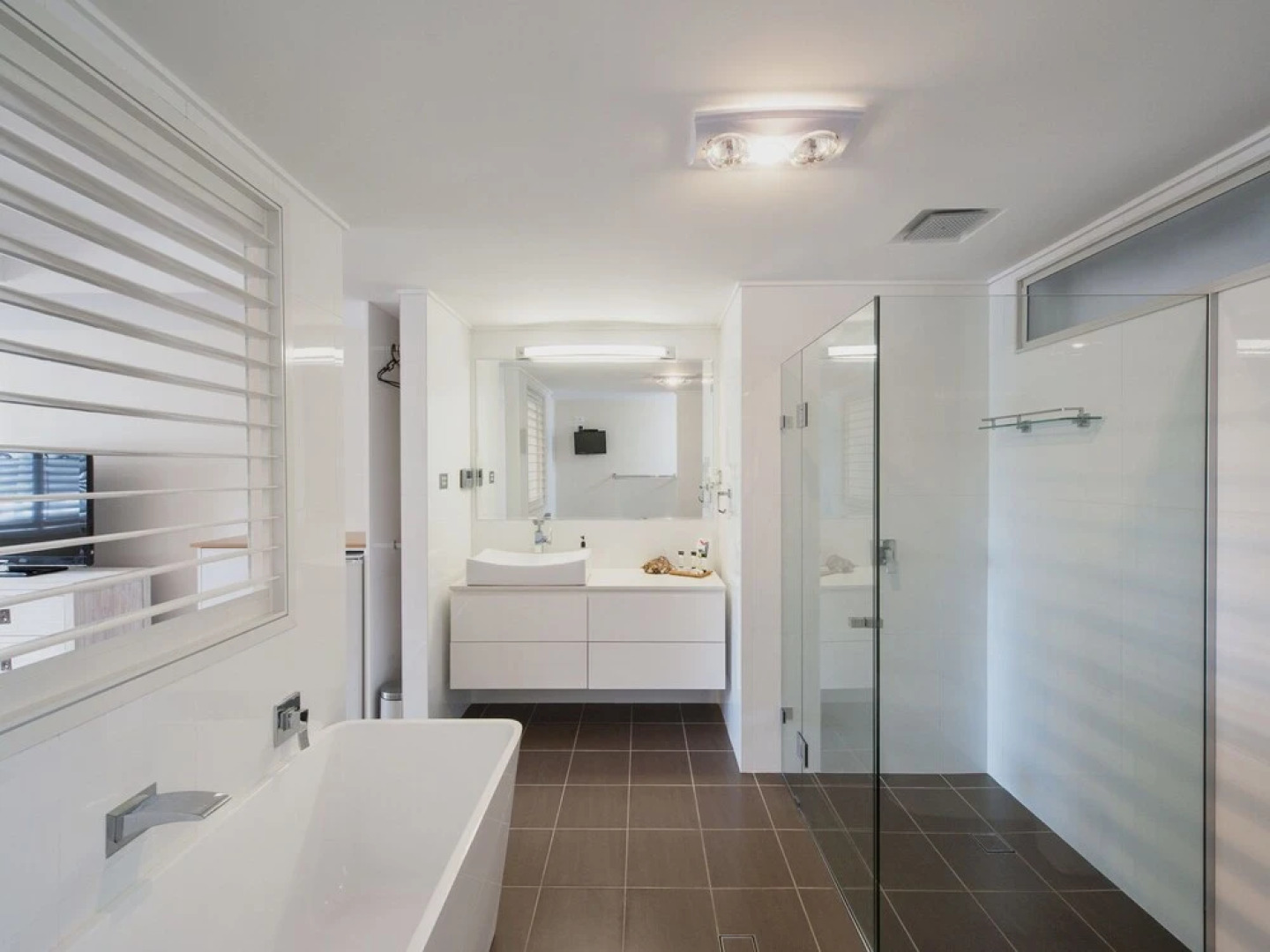 Beach and Bay, 121 Shoal Bay Road