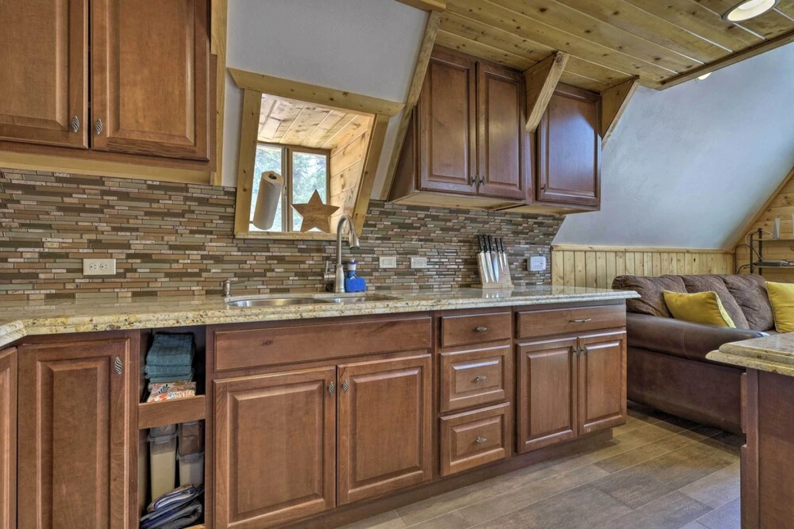 Cozy Duck Creek Cabin ~ 12 Mi to Nat'l Forest