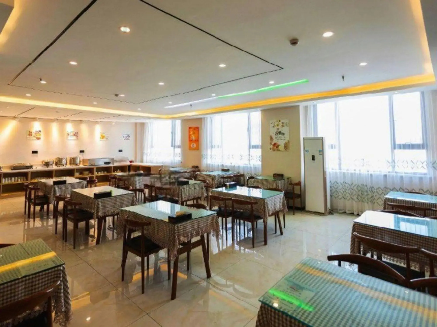 Super 8 Premier Hotel (Tumushuke City Government Branch)