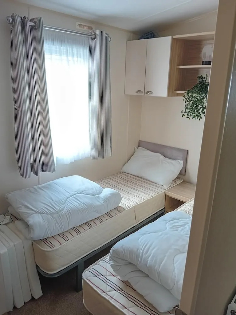 Cozy Chalet Sleeps 4 With Garden