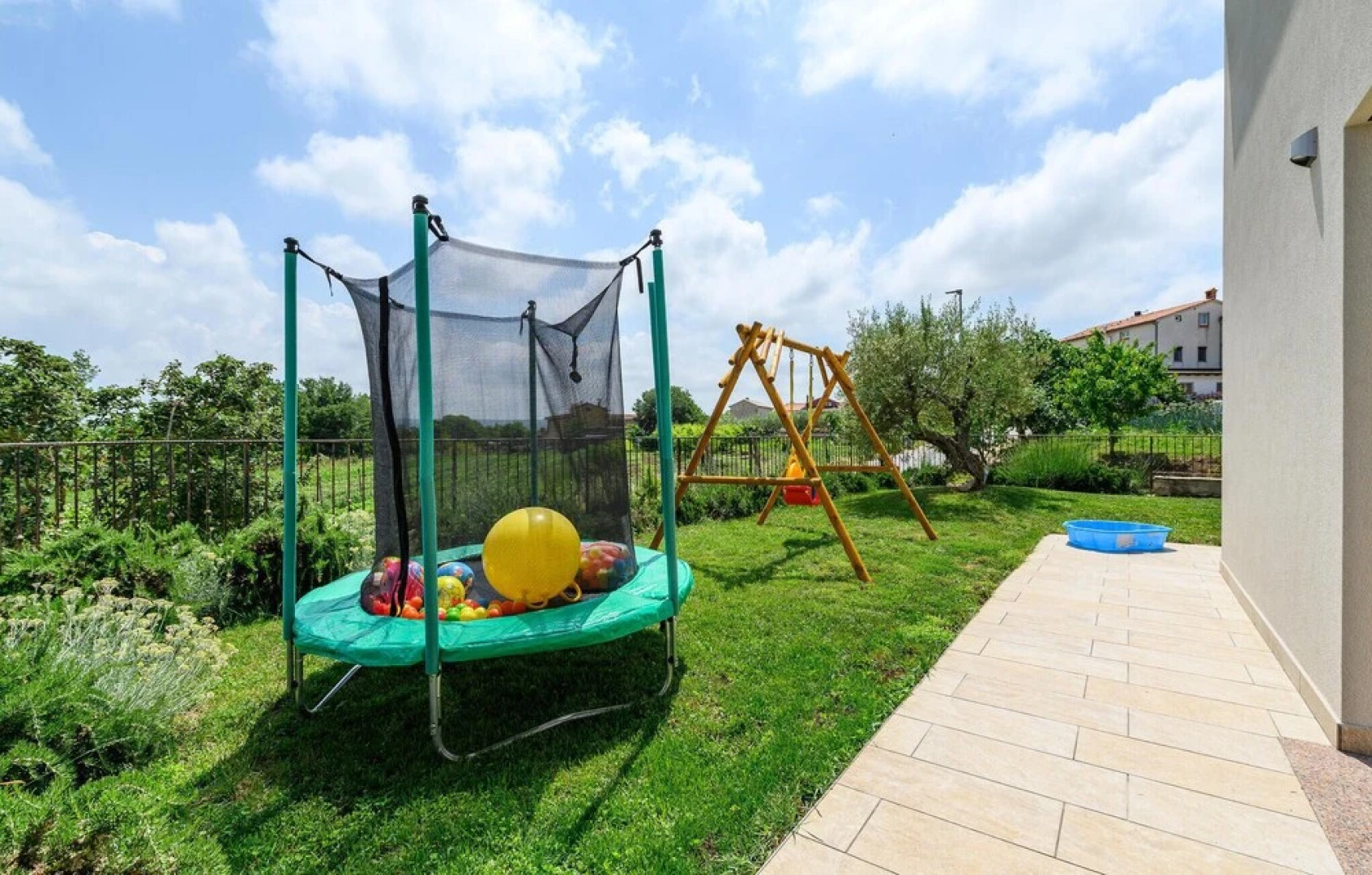 Amazing Home in Nova Vas With Wifi, 4 Bedrooms and Outdoor Swimming Pool