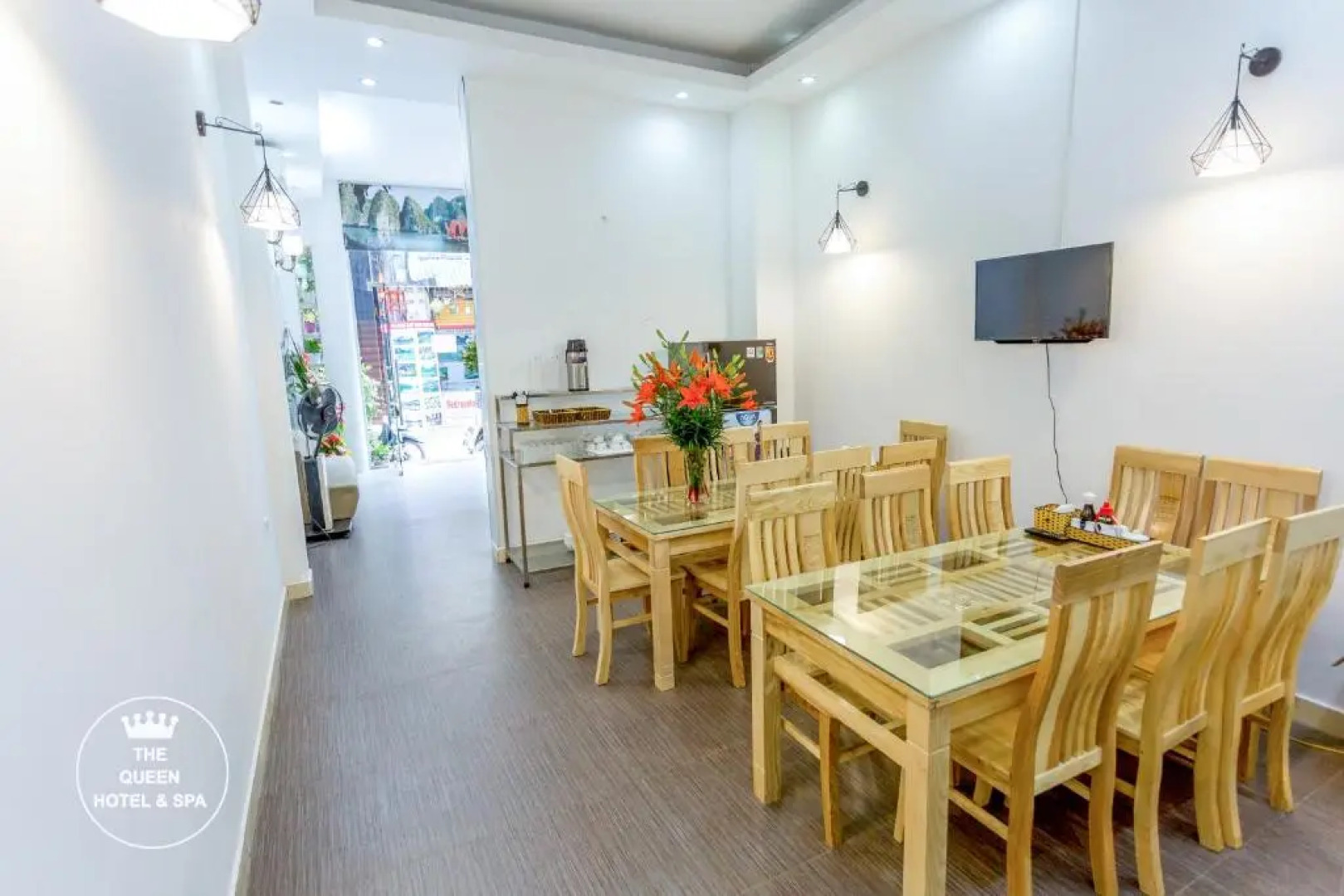 The Queen Hotel & Spa 2