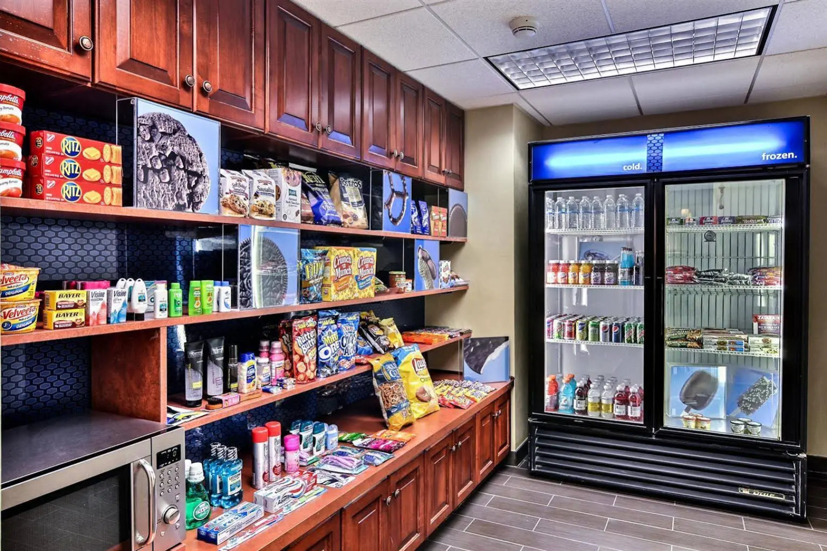 Hampton Inn & Suites State College at Williamsburg Square