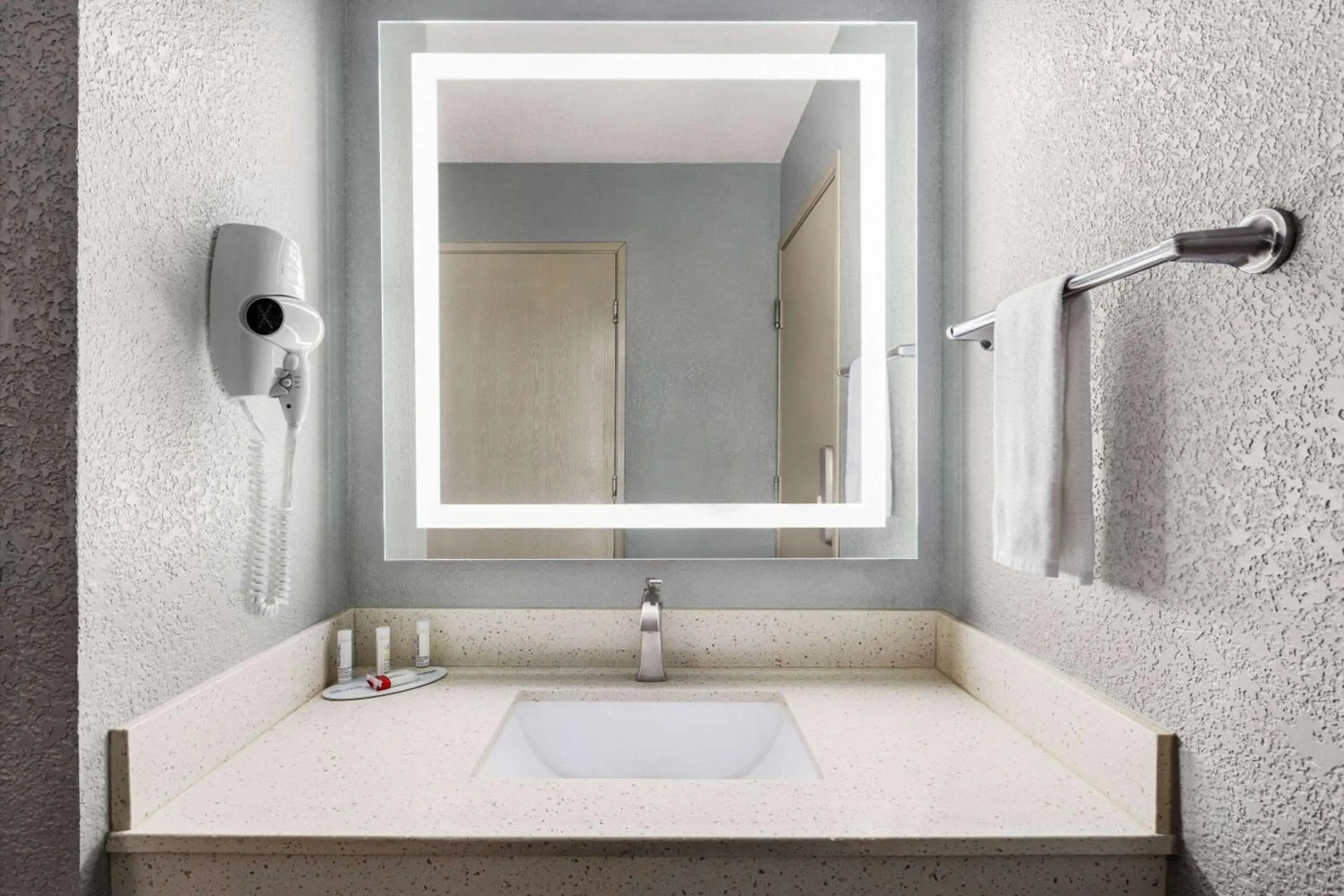 AmericInn by Wyndham Williamsburg