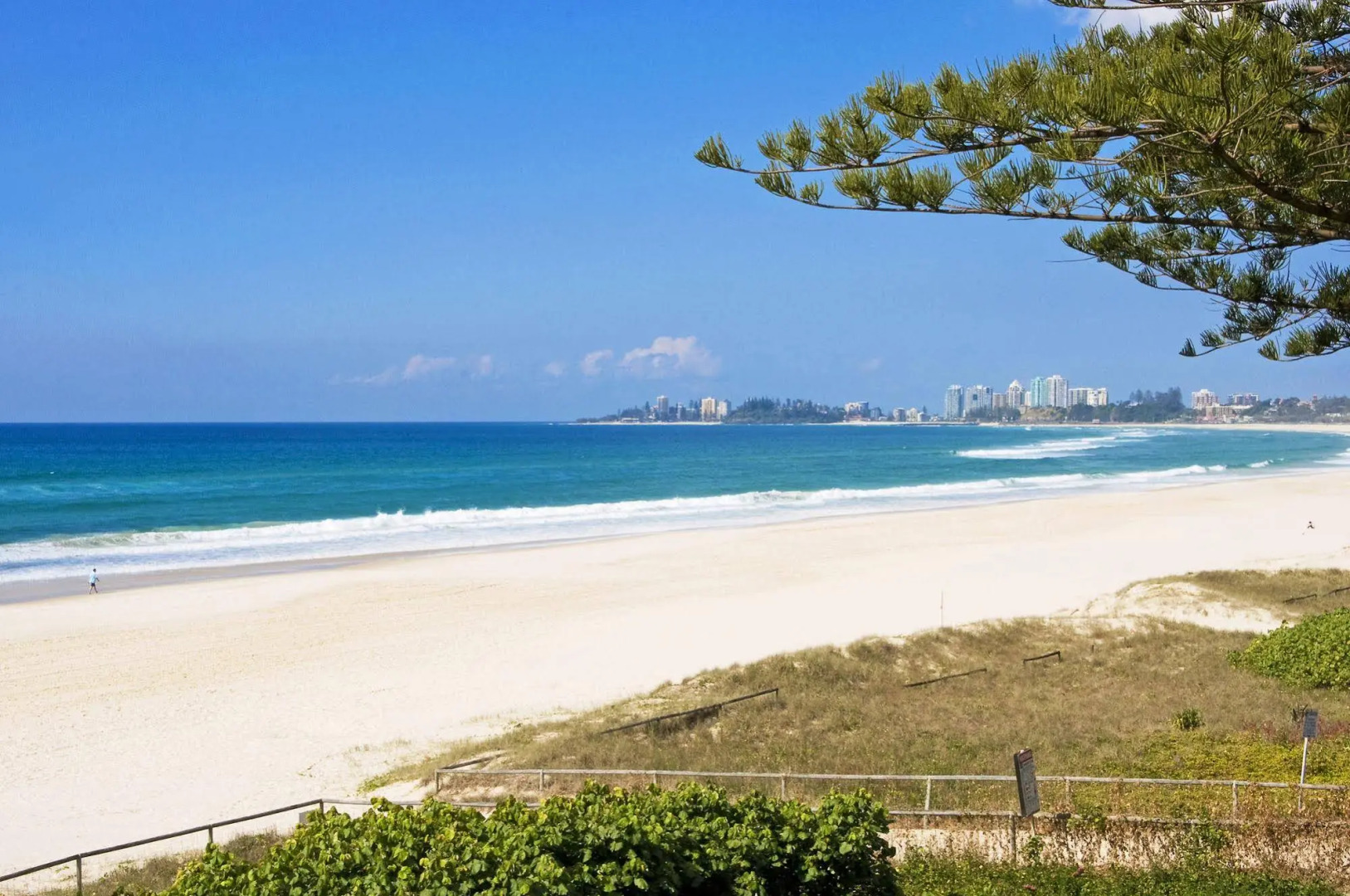 Oceanside Resort - Absolute Beachfront Apartments