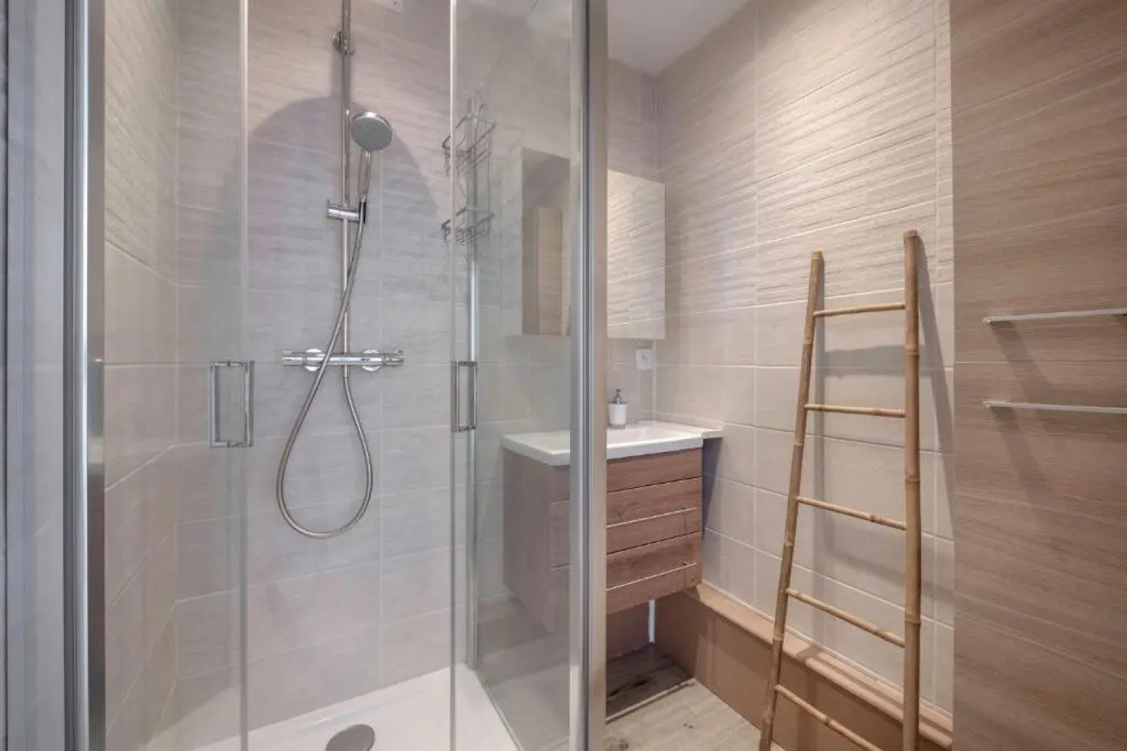 A 30 metres de la plage, bel appartement pour 6