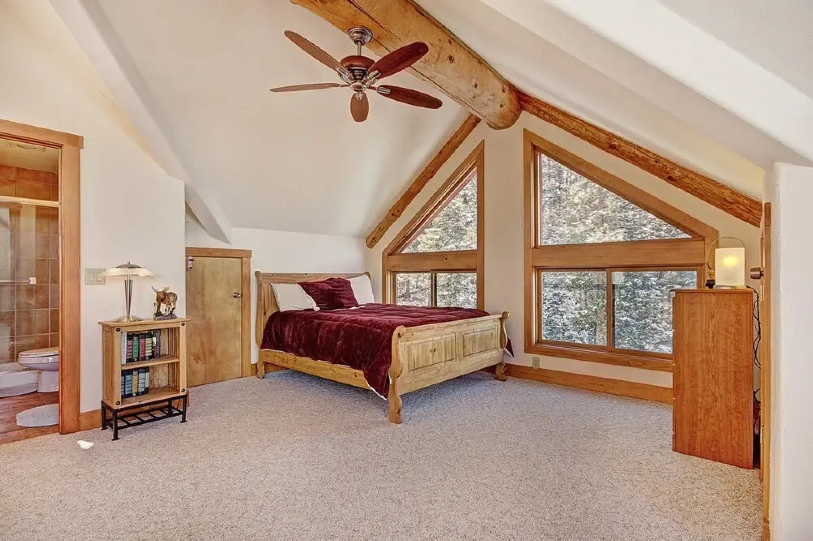 Stunning Mountain Getaway! Sleeps 10!