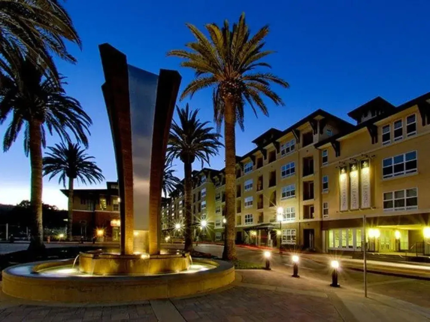 Global Luxury Suites at Commodore Drive