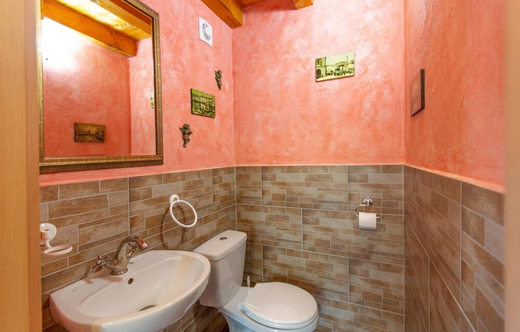 Stunning Home in Izola with Outdoor Swimming Pool, Hot Tub & 5 Bedrooms