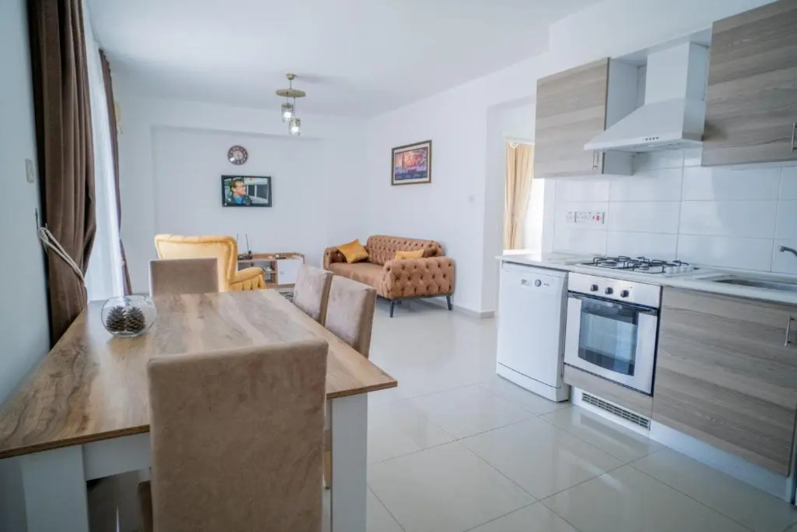 Beautiful Two-bedroom Apartment with Sea and Mountain views Sel 8-5