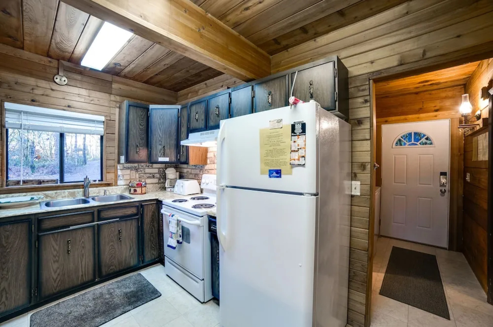 Mt. Baker Lodging Cabin 22 – WiFi, Pets OK, Sleeps 8! by MBL