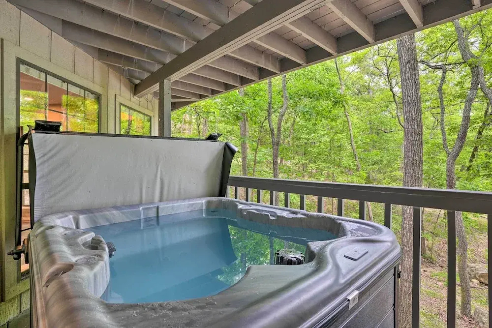 Beaver Lake Retreat w/ Deck & Private Hot Tub