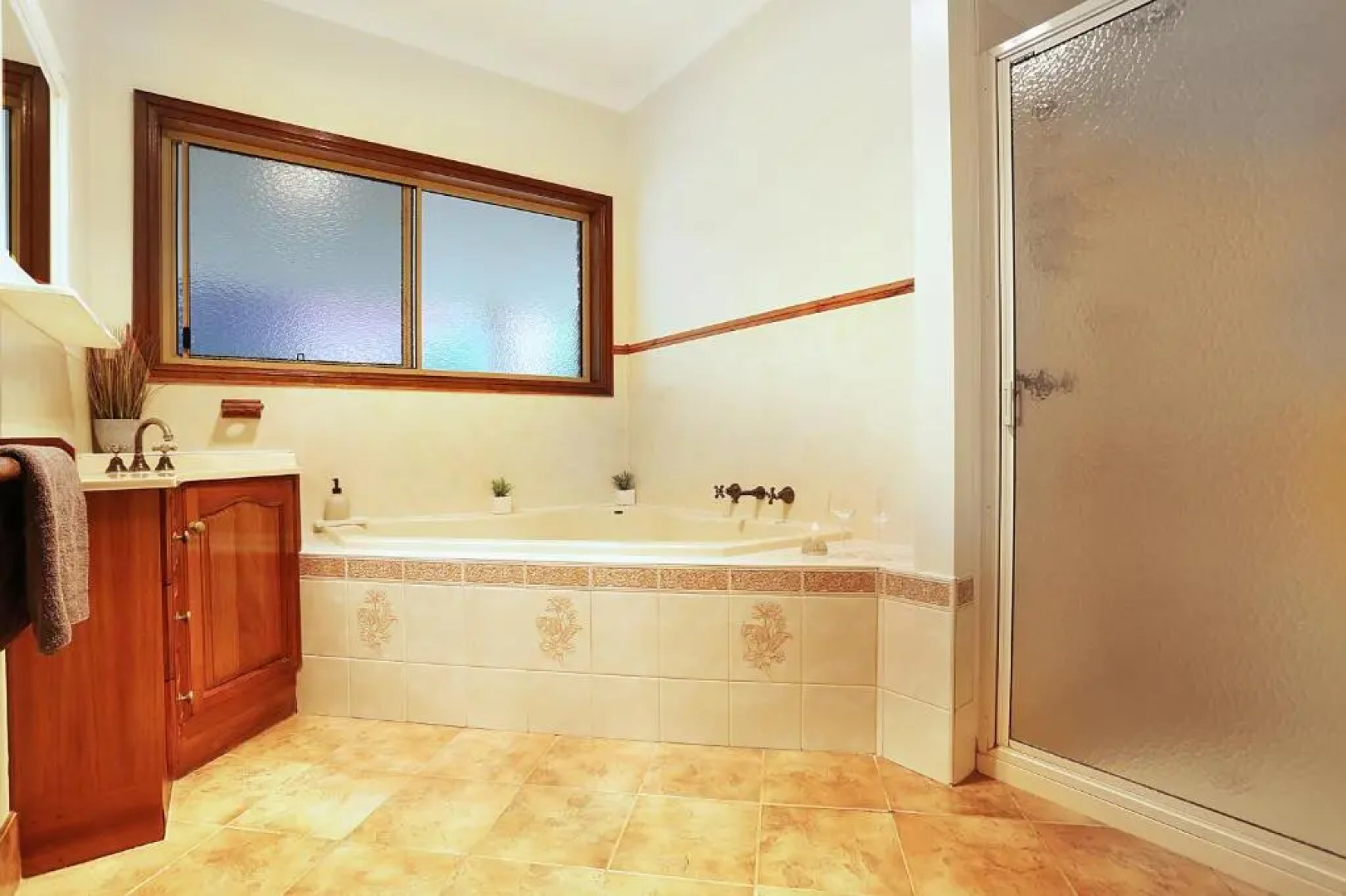 Farm Stay & Iconic Water Views - 32 Zachary Drive