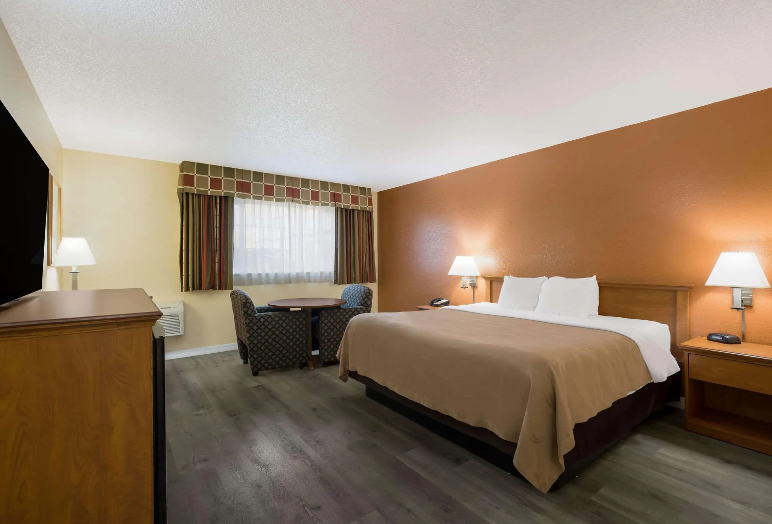 Quality Inn & Suites Medford Airport