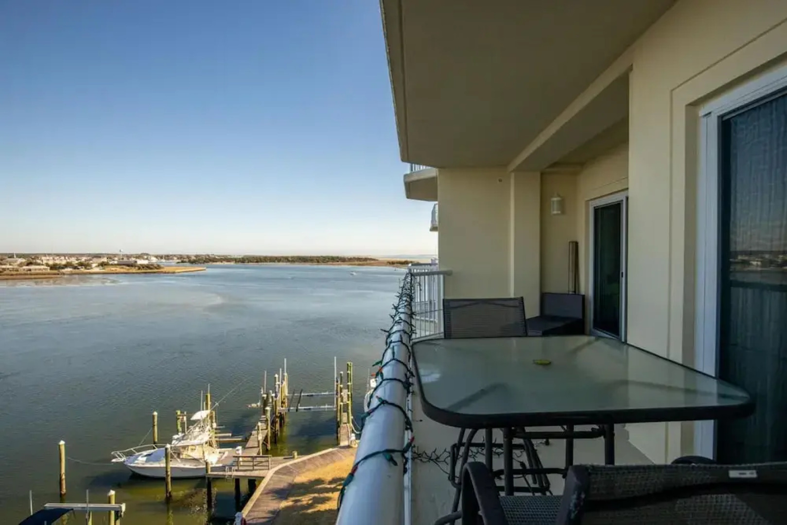 Yacht Club Dream 3 Bedroom Condo by RedAwning