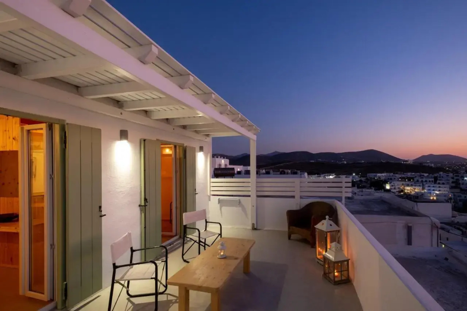 Lorenzo Studios and Suites Paros