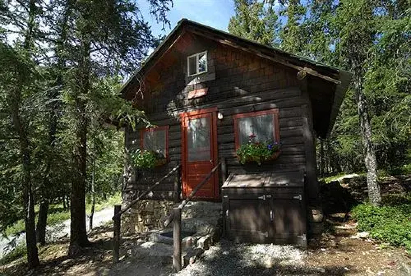 Pioneer Guest Cabins