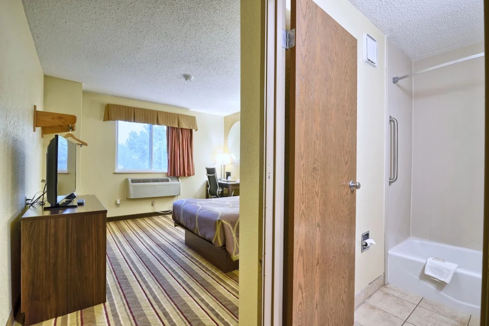 Super 8 by Wyndham Latham/Albany Airport