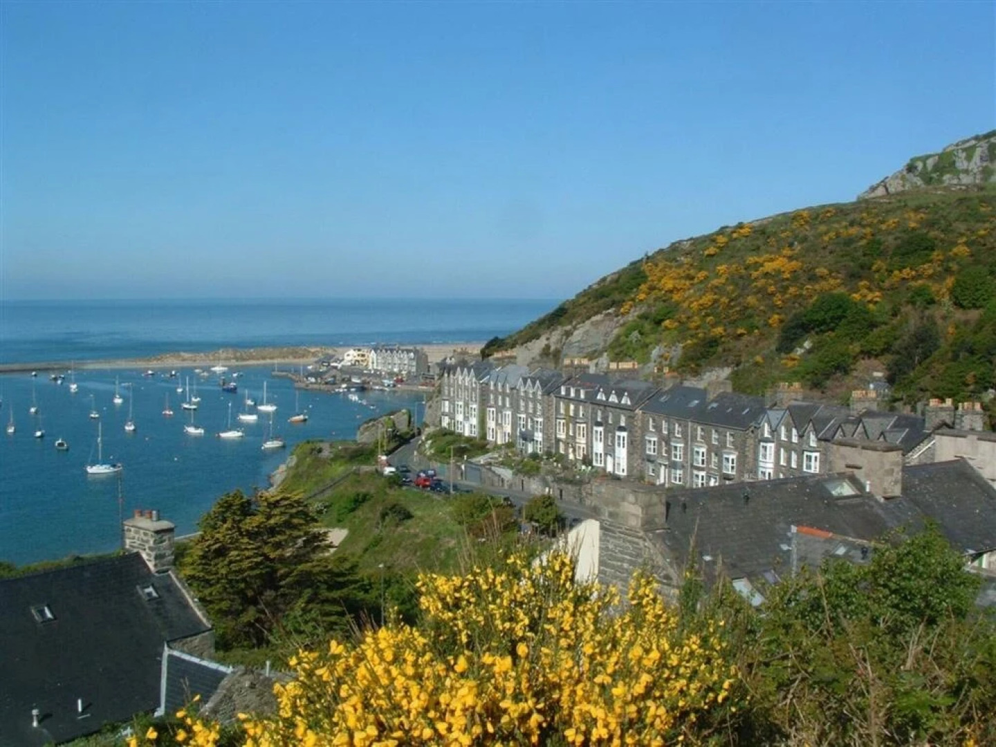 Modern Apartment Near the Estuary of the Mawddach River
