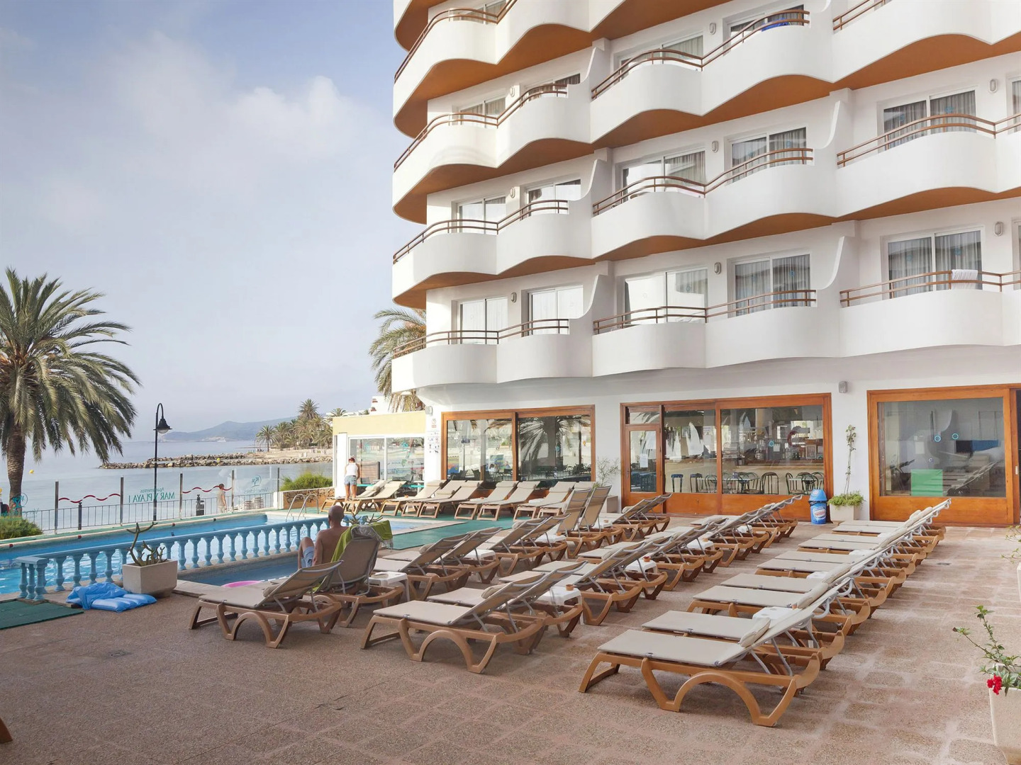 Apartamentos Mar y Playa