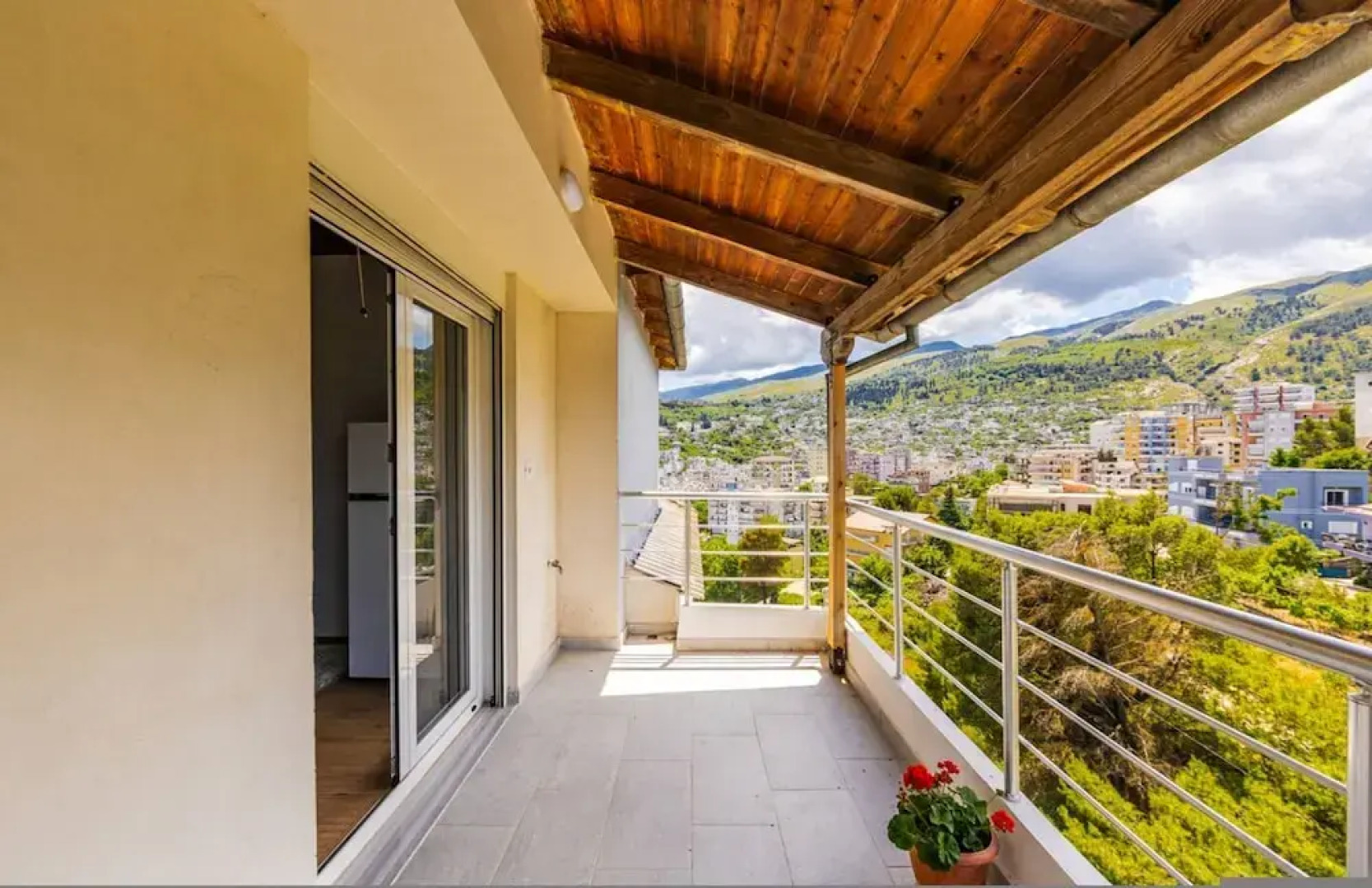 Hillside Apartment Gjirokast r