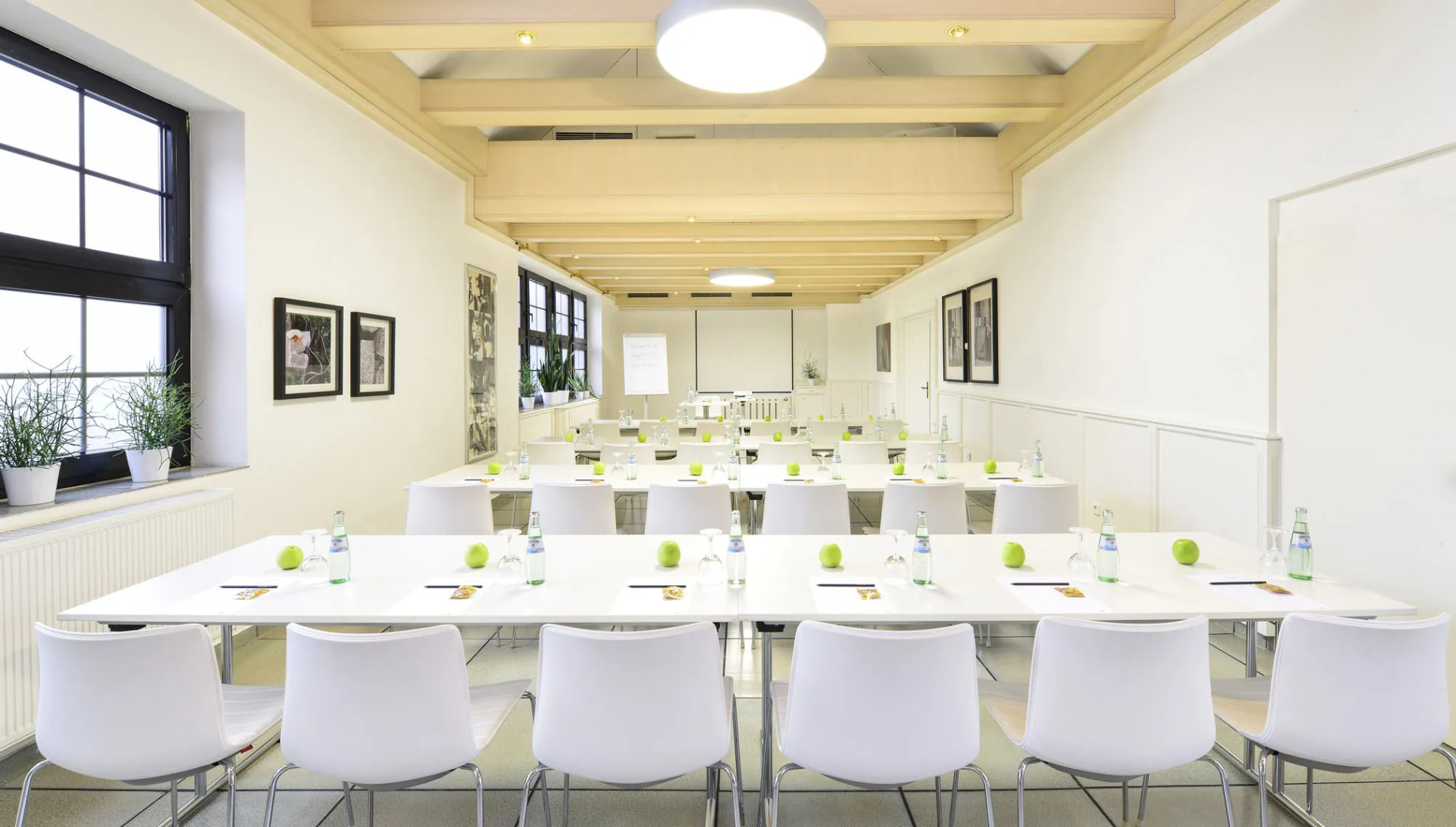 Airport Hotel by The New Yorker