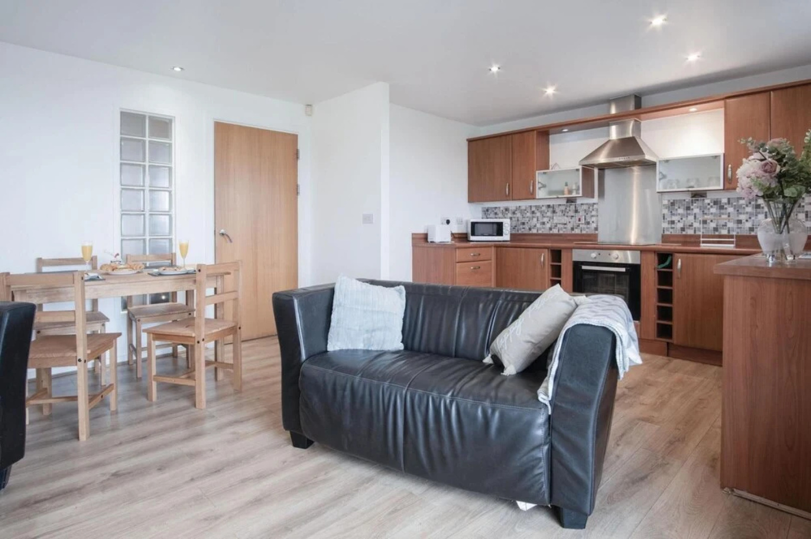 Beach View - 2 Bedroom Apartment - Llanelli