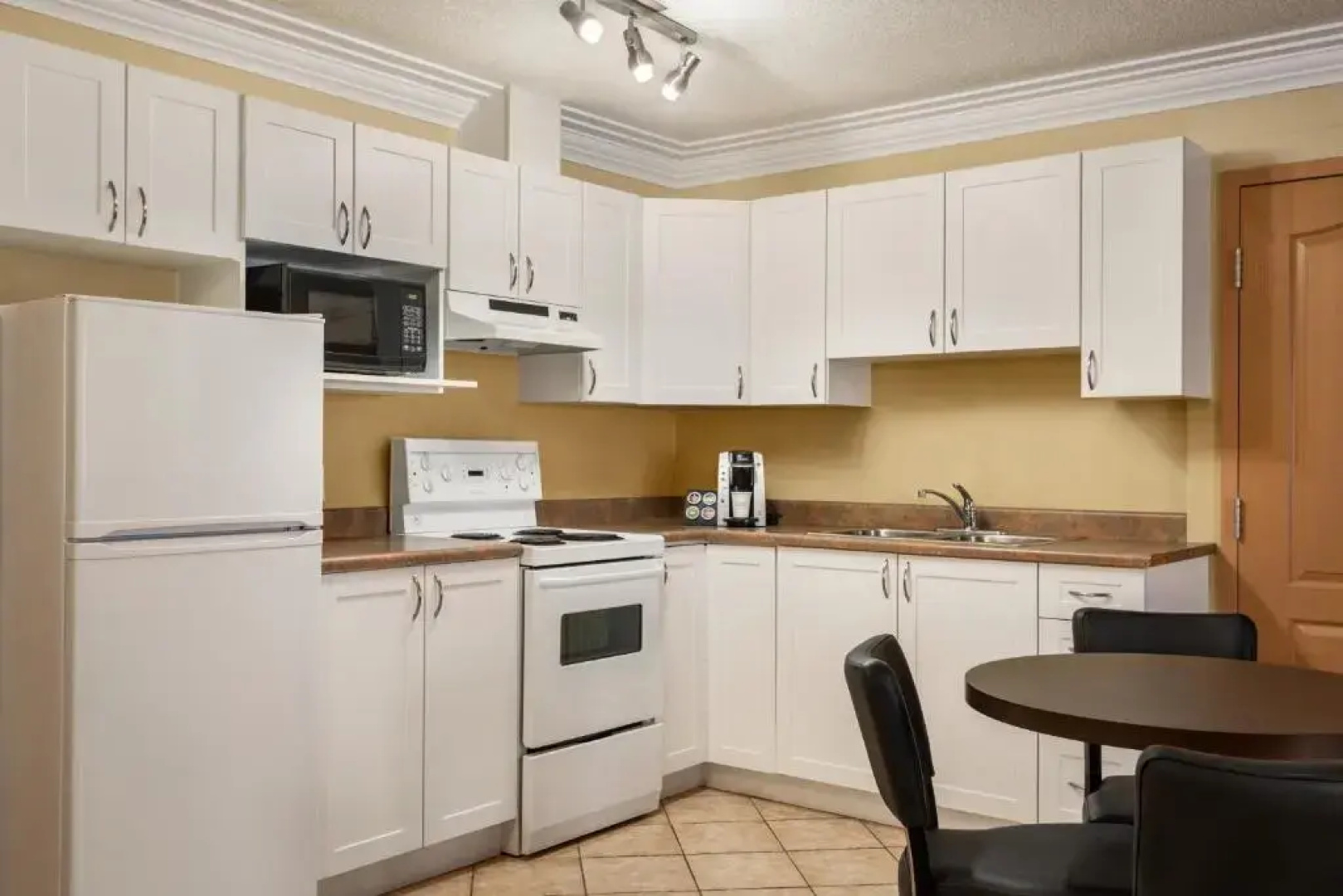 Days Inn & Suites Yellowknife