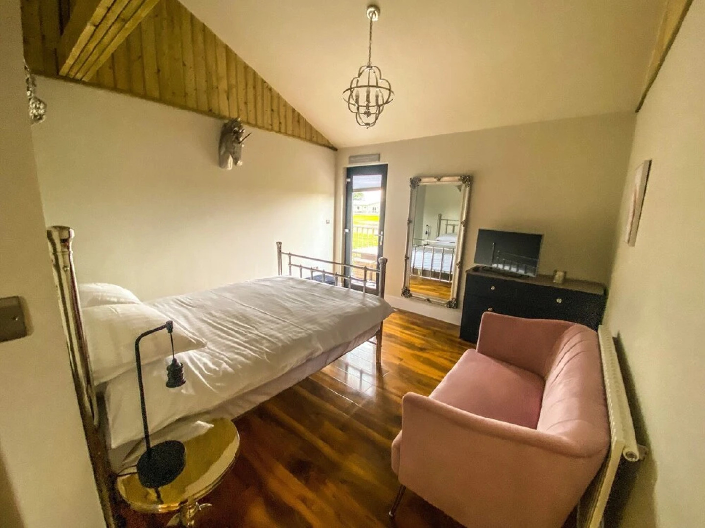 4bed Lodge Sleeps8-pet Friendly-hot Tub-log Burner