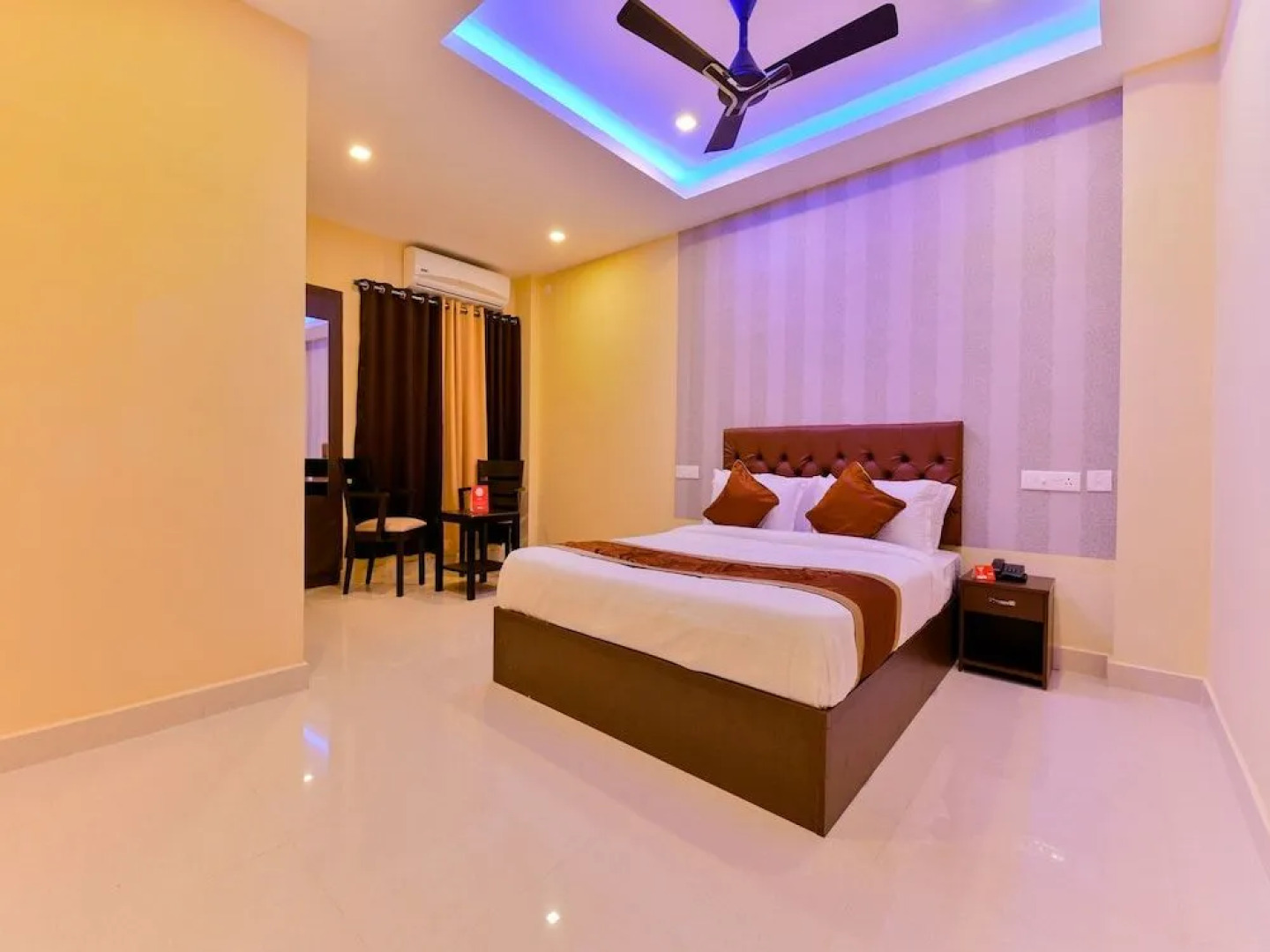 OYO 16605 Royal Front