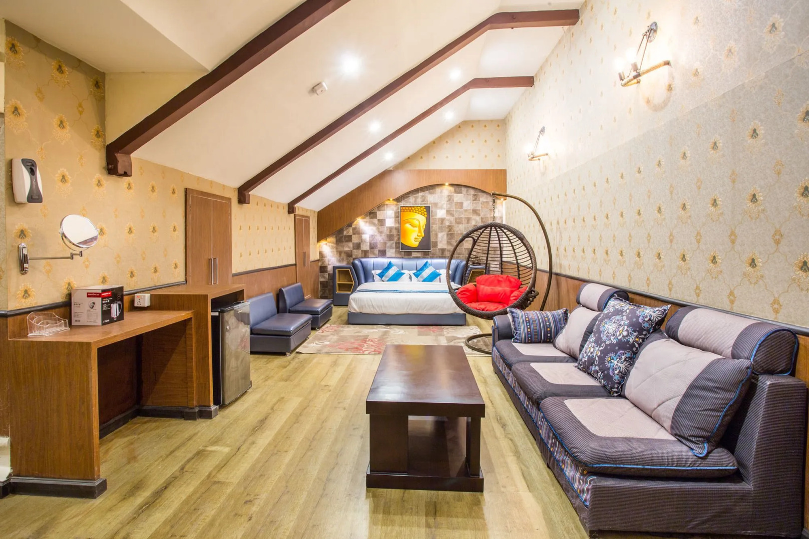 Royal Empire Boutique Hotel