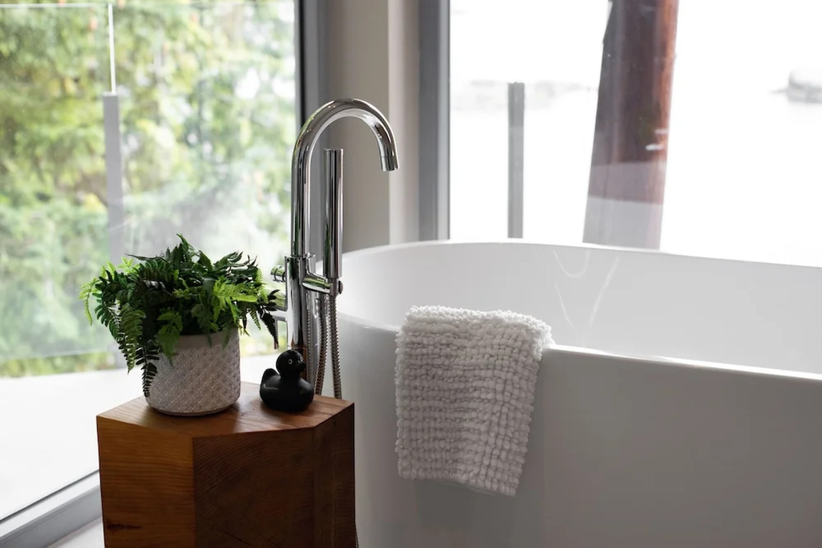 Pointhouse Suites On Sargeant Bay